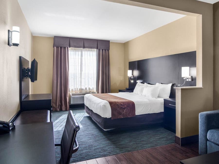 Escrivaninha, ferros/tábuas de passar roupa, Wi-Fi de cortesia