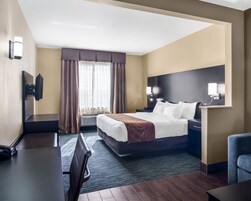 Escritorio, tabla de planchar con plancha, wifi gratis y ropa de cama 