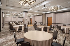 Ballroom - Embassy Suites by Hilton at Hot Springs Convention Center (Hot Springs)