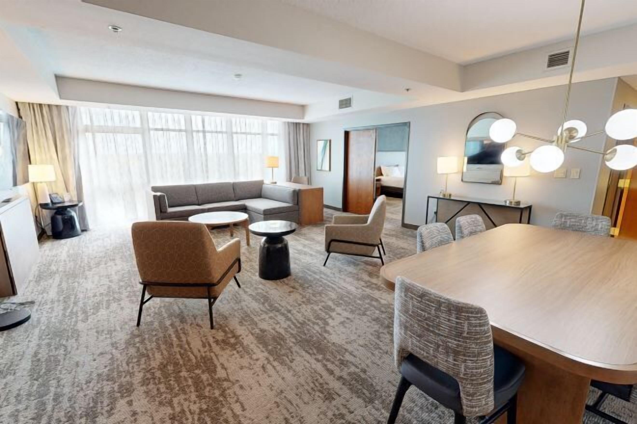 客廳 | 55 吋智能電視連有線電視頻道、Netflix、串流服務