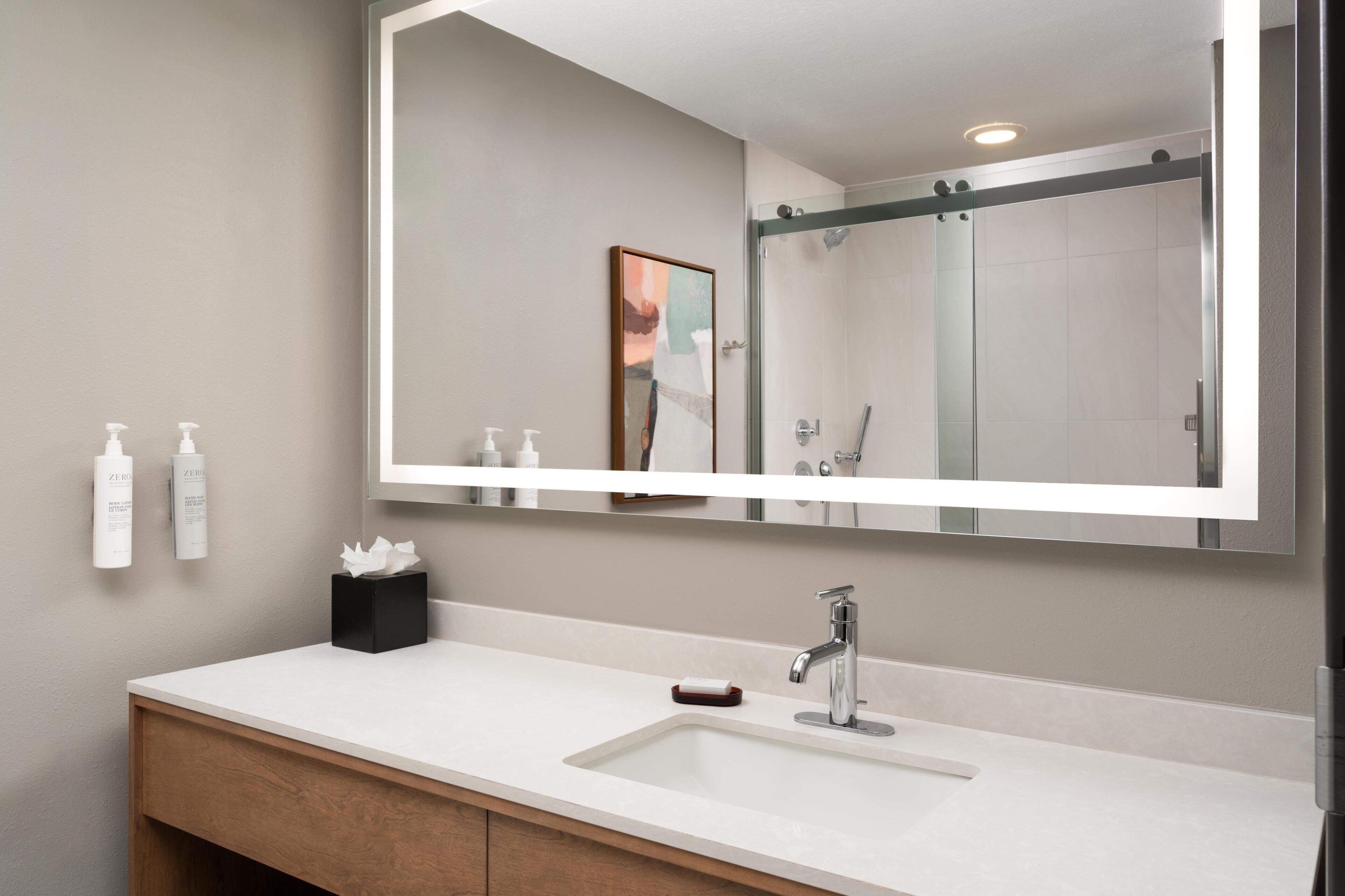 Chuveiro/banheira combinados, produtos de toalete grátis