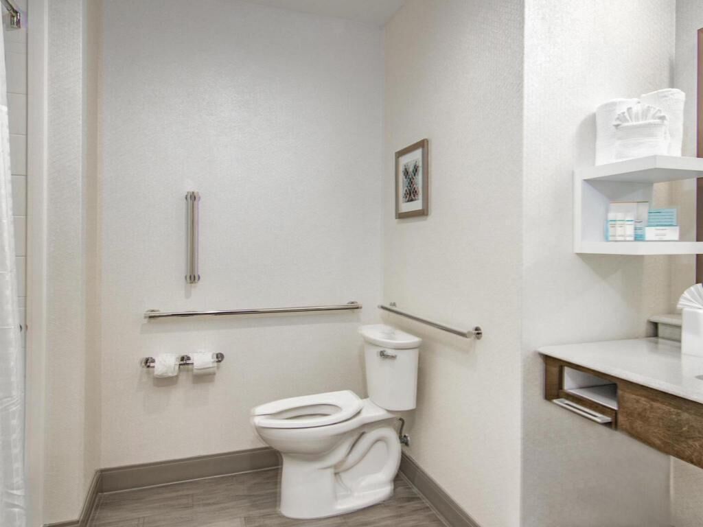 Bathroom | Free toiletries, hair dryer, towels
