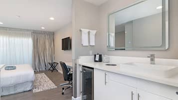 1 bedroom, premium bedding, down comforters, pillowtop beds