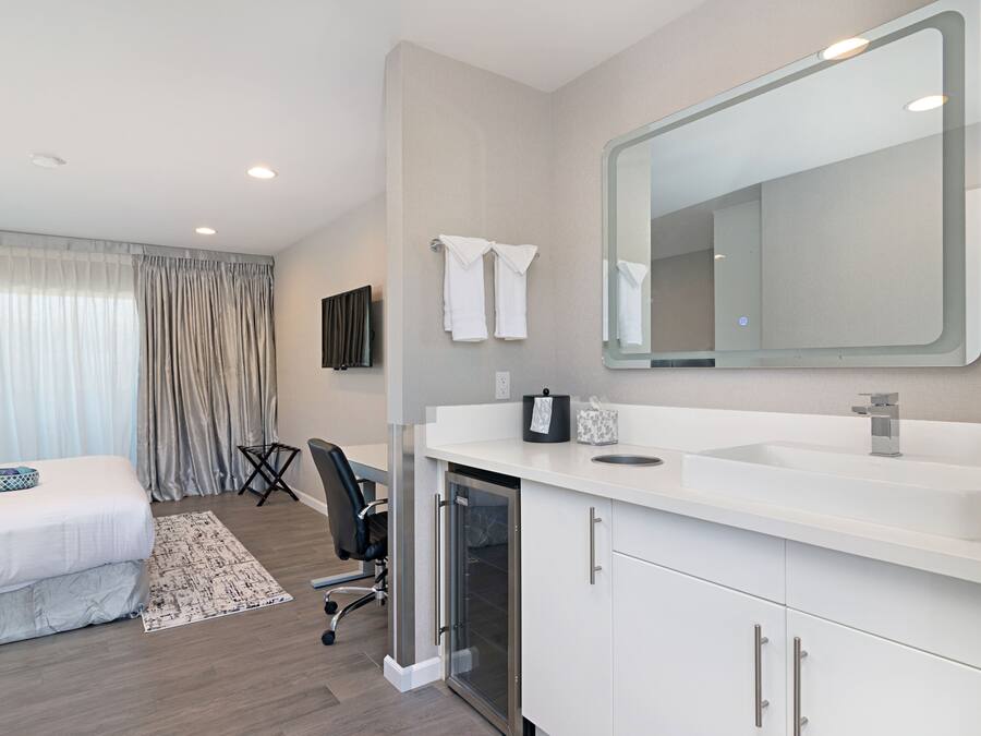 Premium bedding, down duvets, pillow-top beds, desk