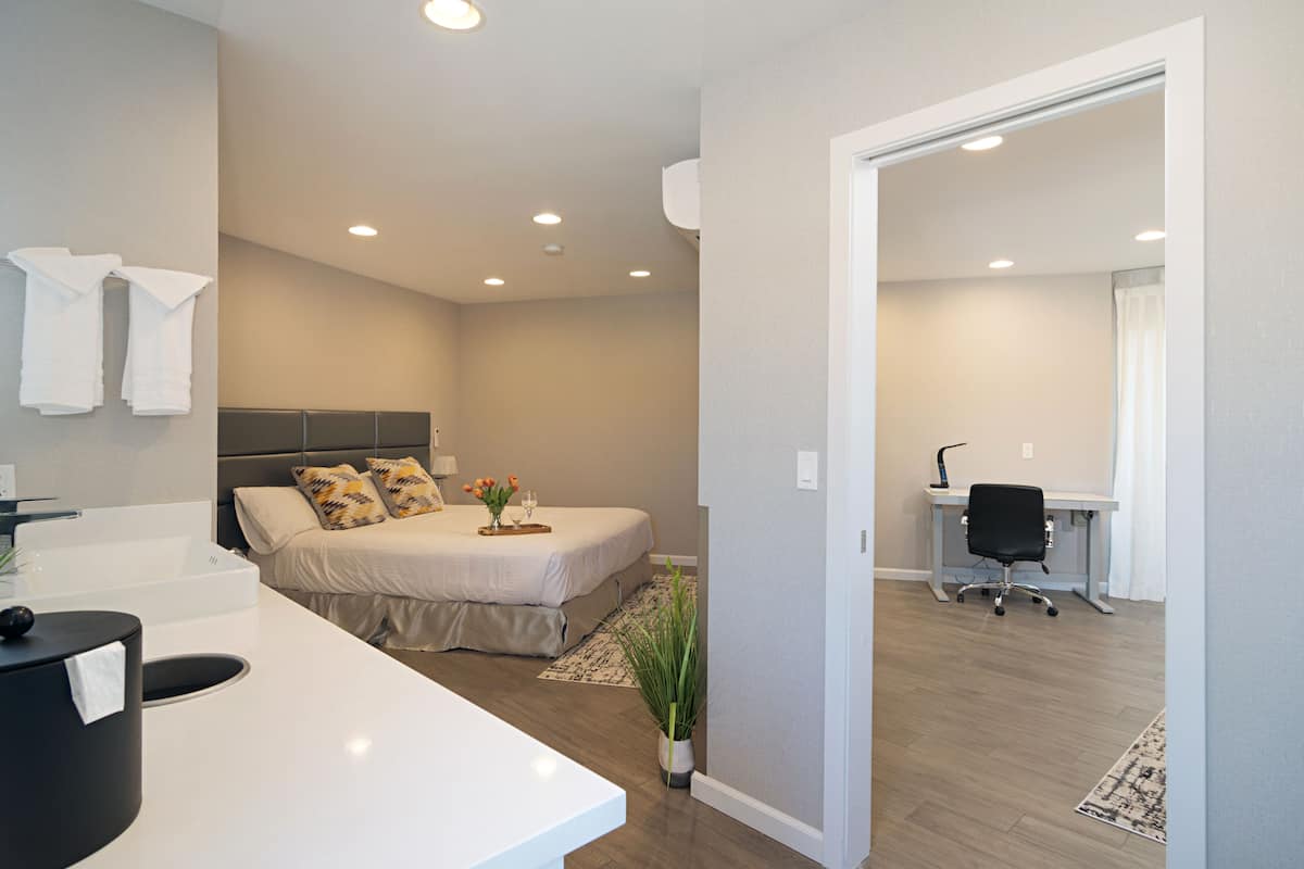 3STE 3rd Floor Suite 1 King 2 Queen Bedrooms Balcony | 1 bedroom, premium bedding, down comforters, pillowtop beds