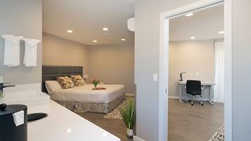 3STE 3rd Floor Suite 1 King 2 Queen Bedrooms Balcony | 1 bedroom, premium bedding, down comforters, pillowtop beds