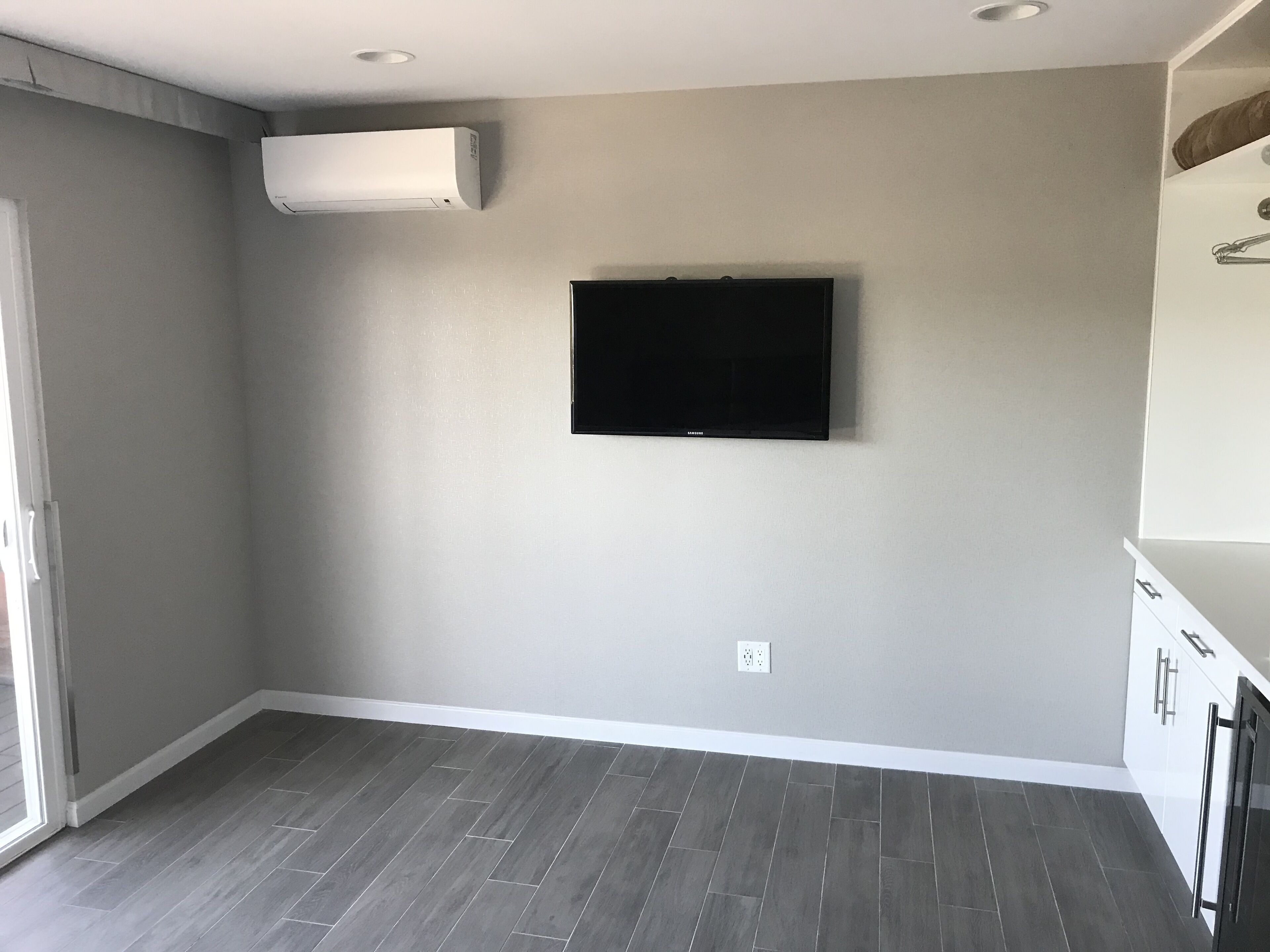 kp 1st floor king by pool | premium bedding, down duvets, pillow-top beds, desk