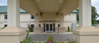 Star City Inn & Suites