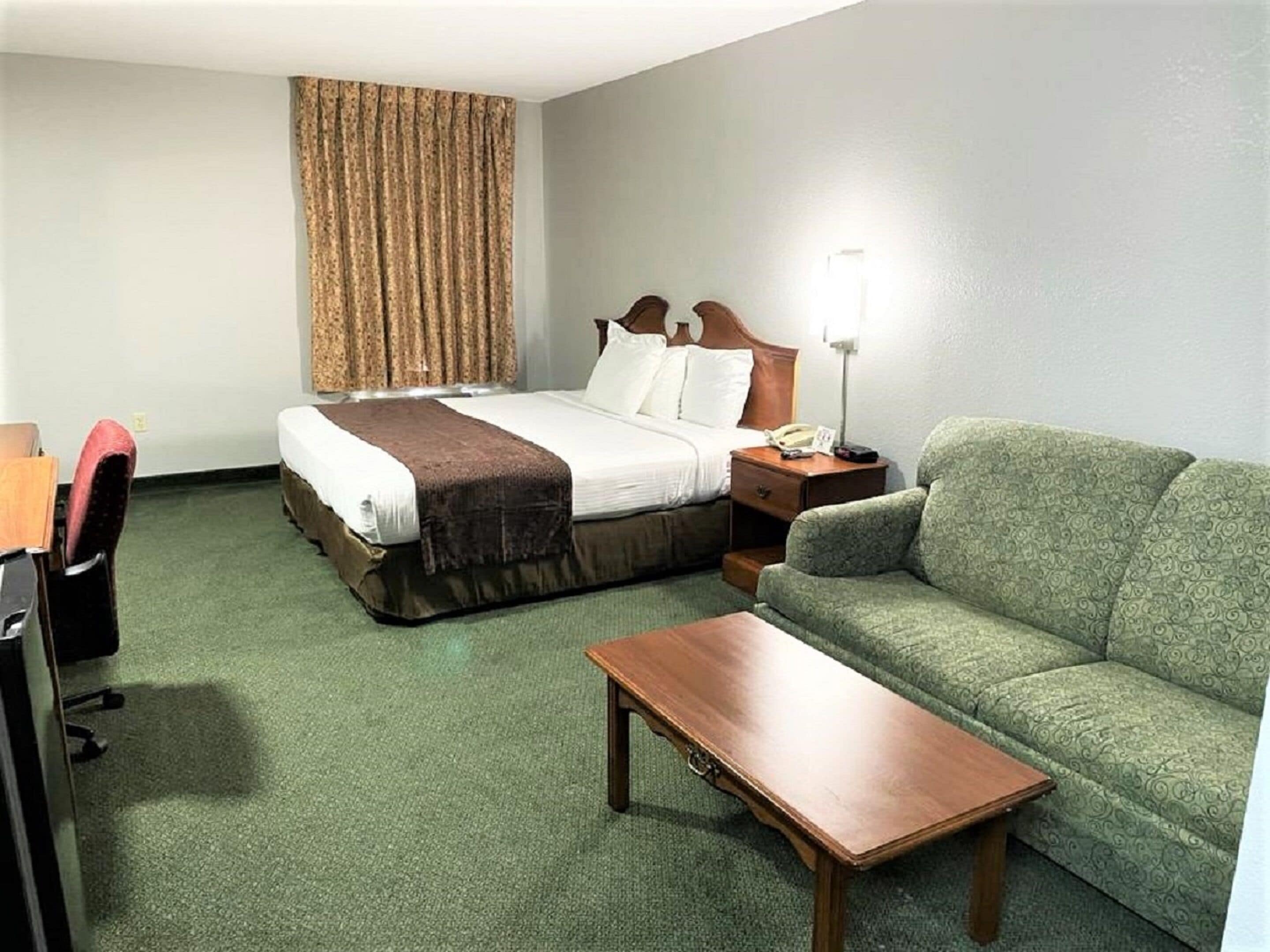 Luxe beddengoed, individueel gemeubileerd, een bureau