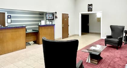 Star City Inn & Suites