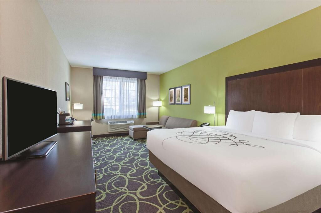 Premium bedding, desk, blackout curtains, iron/ironing board