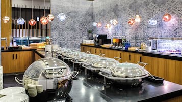 Tägliches Frühstücksbuffet (125 PLN pro Person)
