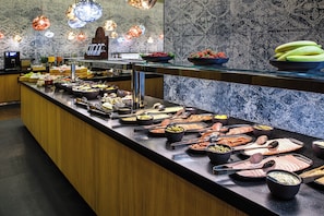 Café da manhã com buffet todos os dias mediante uma taxa