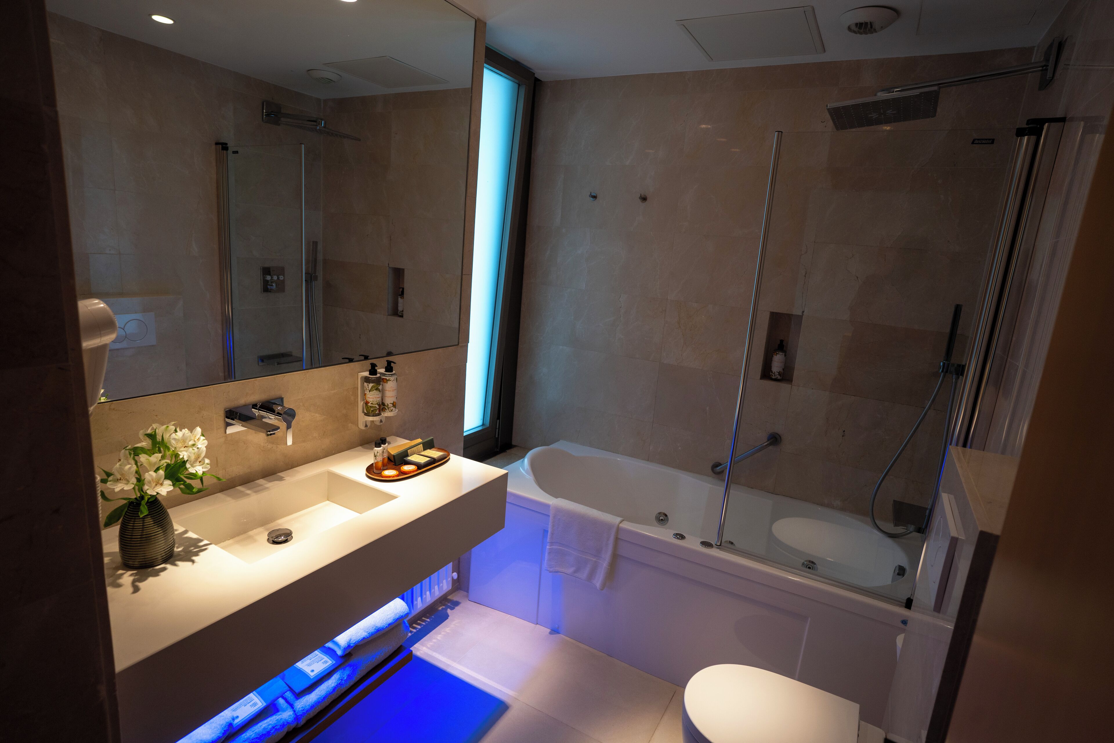 junior suite | bathroom | hair dryer, towels