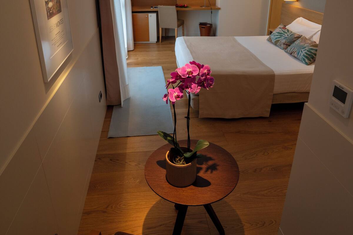 double room | premium bedding, minibar, in-room safe, desk