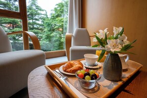 Junior Suite | Premium bedding, minibar, in-room safe, desk