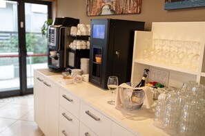 Petit déjeuner continental (15 EUR par personne)