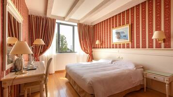 Premium bedding, down comforters, minibar, in-room safe