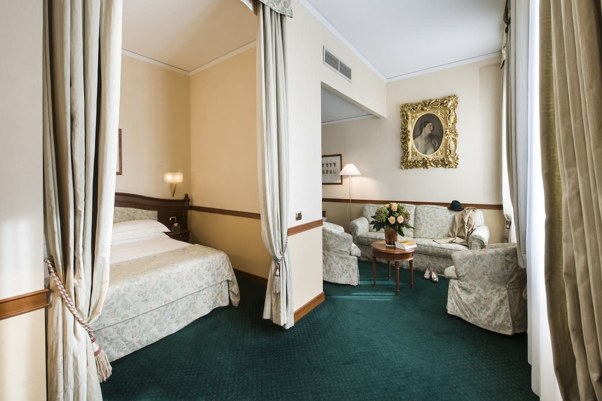 Junior Suite | Minibar, in-room safe, desk, soundproofing