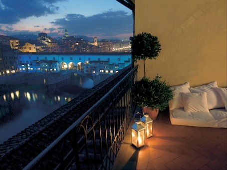 ํ
๋ผ์ค/ํํฐ์ค