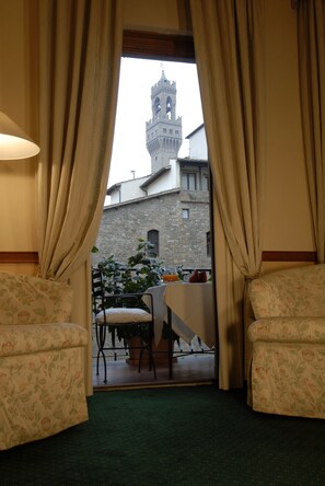 Executive Double Room | Minibar, in-room safe, desk, soundproofing