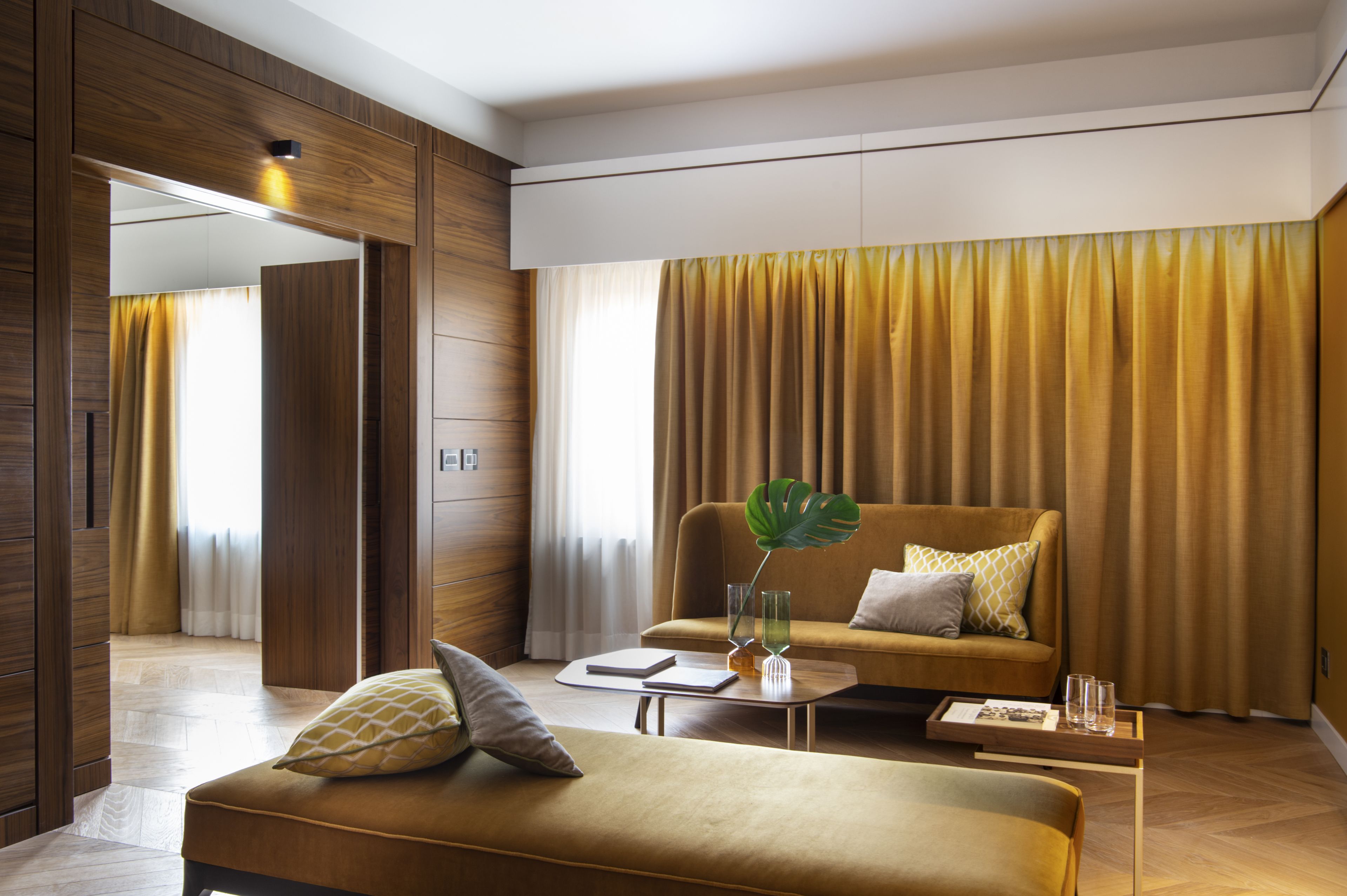 suite, 1 bedroom | minibar, in-room safe, desk, soundproofing