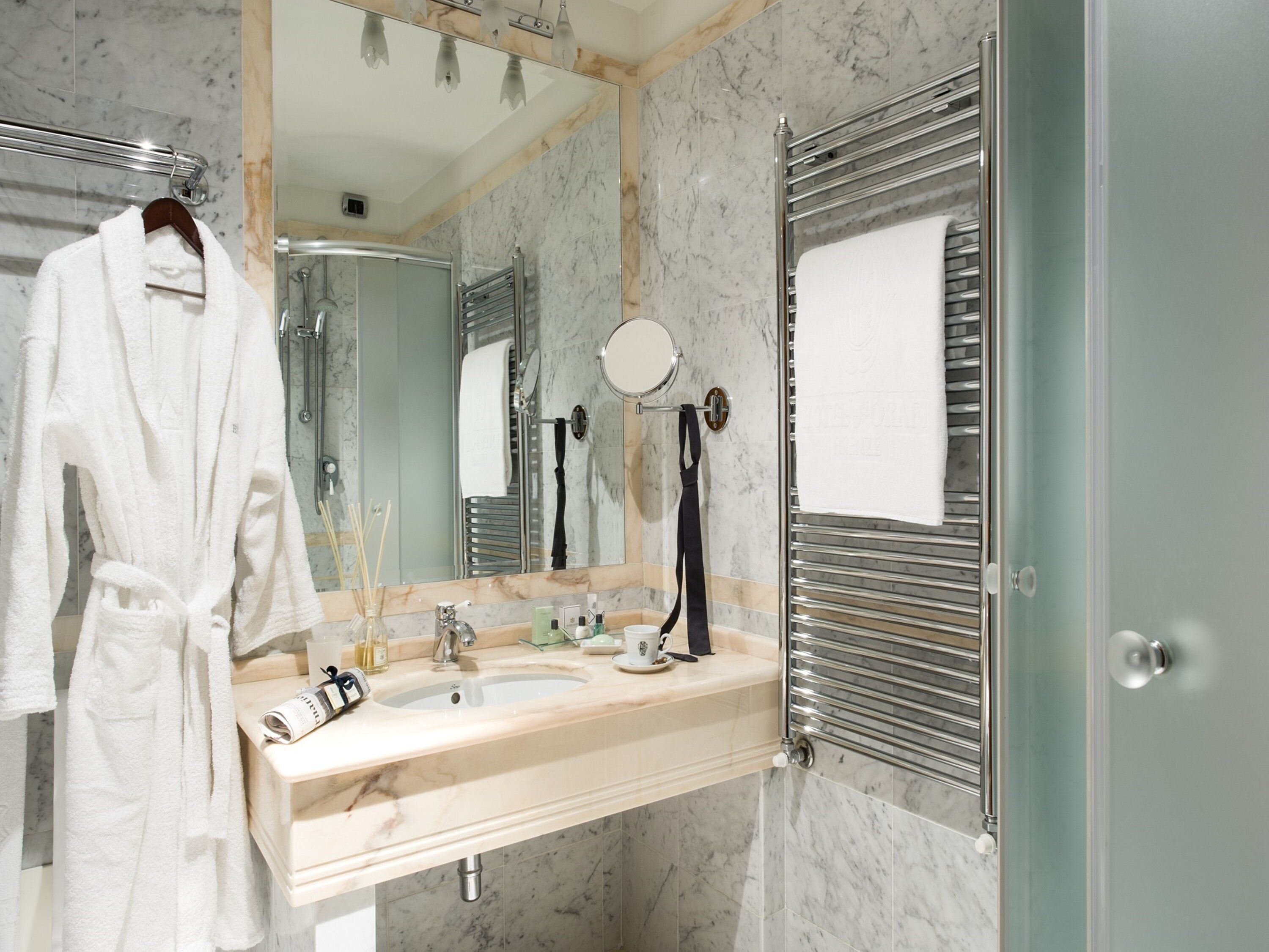 single room | bathroom | free toiletries, hair dryer, bathrobes, slippers