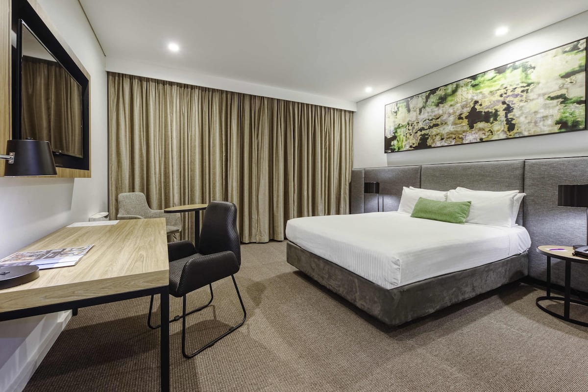 Standard Room, 1 Queen Bed