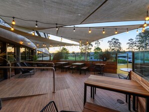 Bar (on property) - Mercure Penrith (Penrith)