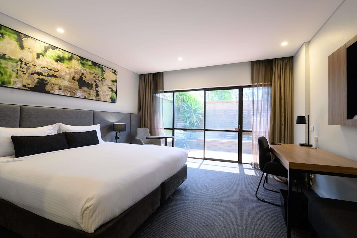 ห้องพัก, เตียงคิงไซส์ 1 เตียง, ติดสวนหย่อม | 1 ห้องนอน, ตู้นิรภัยในห้องพัก, โต๊ะทำงาน, ห้องเก็บเสียง