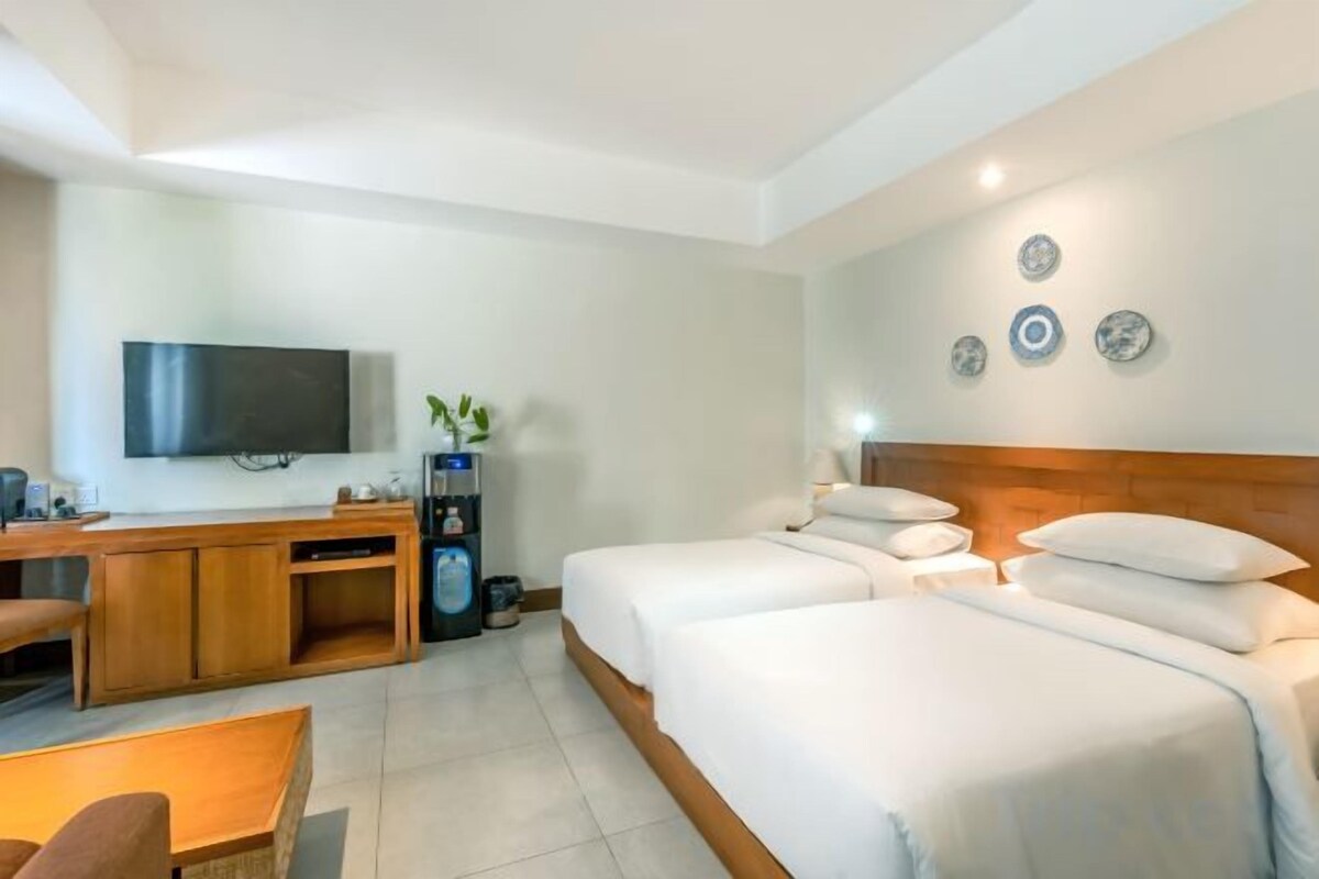 In-room safe, desk, blackout drapes, iron/ironing board (on request)