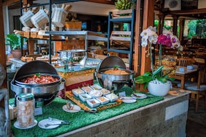 Daily buffet breakfast (IDR 105000 per person)