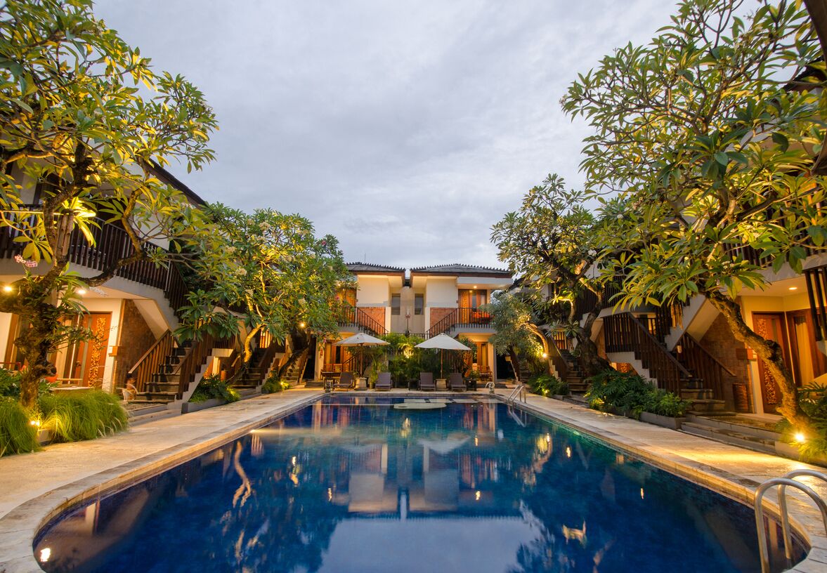 Outdoor pool, pool loungers