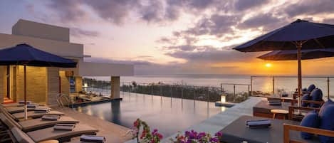 Outdoor pool, pool loungers