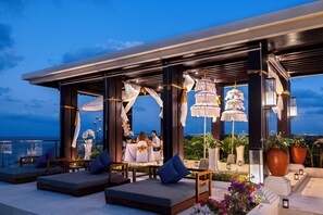 3 restaurantes, se sirve desayuno