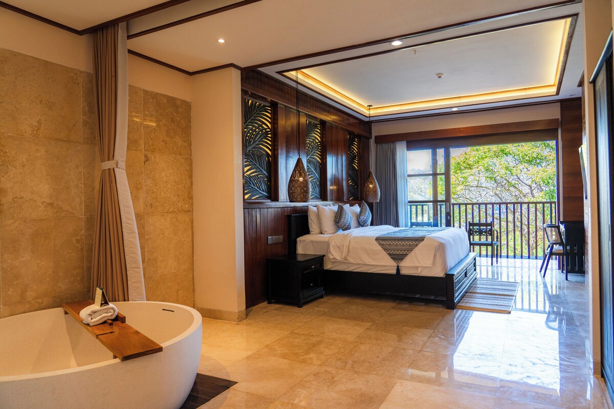 Club Suite - Adult 18+ Only
