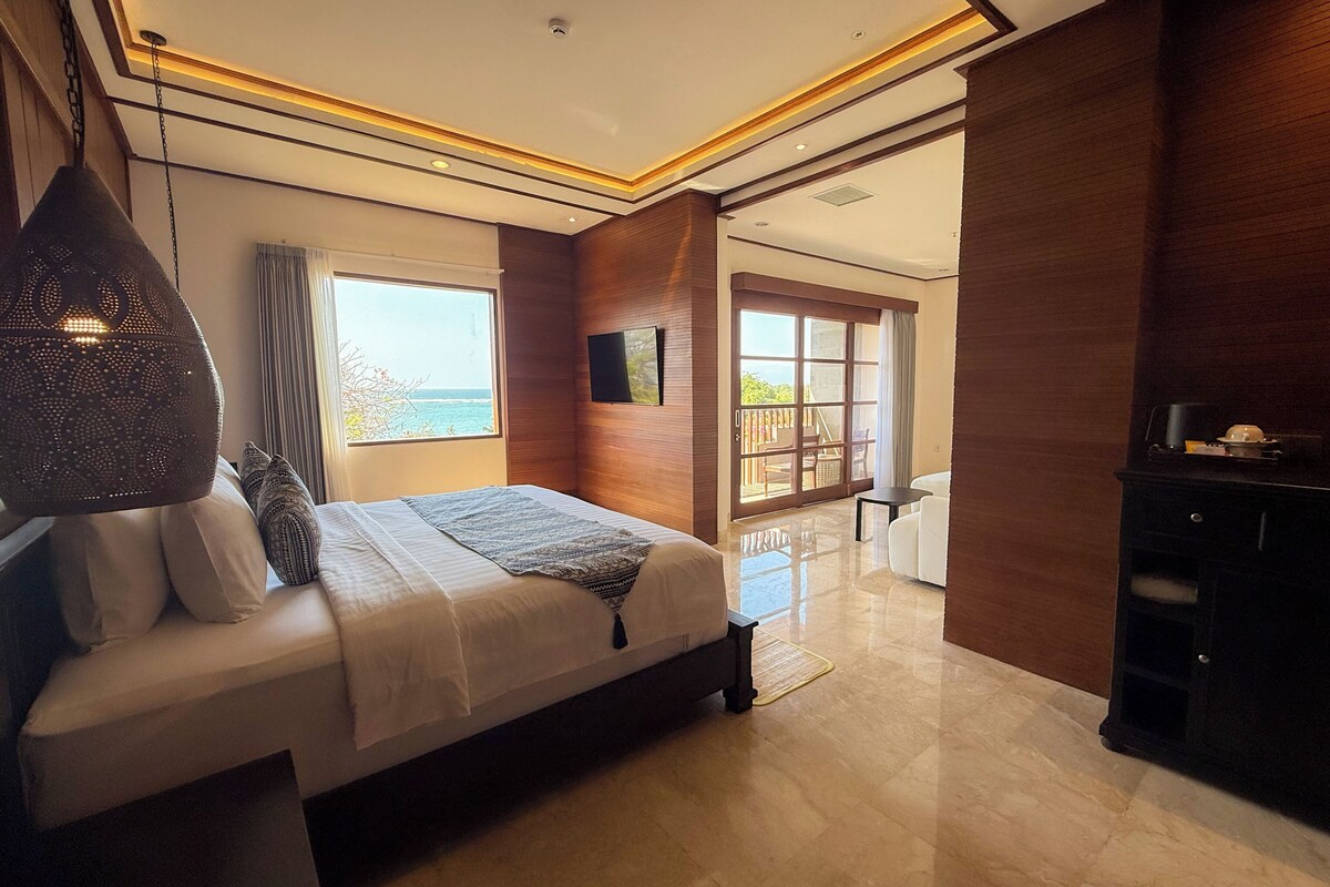 Junior Club Suite - adult 18+ Only