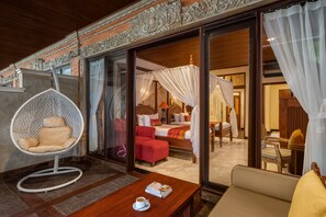 Royal Room | Minibar, in-room safe, blackout drapes, free WiFi