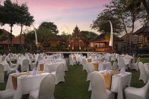 3 restaurants; breakfast, lunch and dinner served  - Bali Tropic Resort & Spa (Nusa Dua)