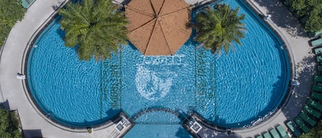 Kolam renang terbuka, kerusi lepak pantai 