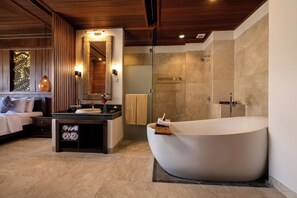 Club Room | Bathroom | Free toiletries, hair dryer, slippers, soap - Bali Tropic Resort & Spa (Nusa Dua)