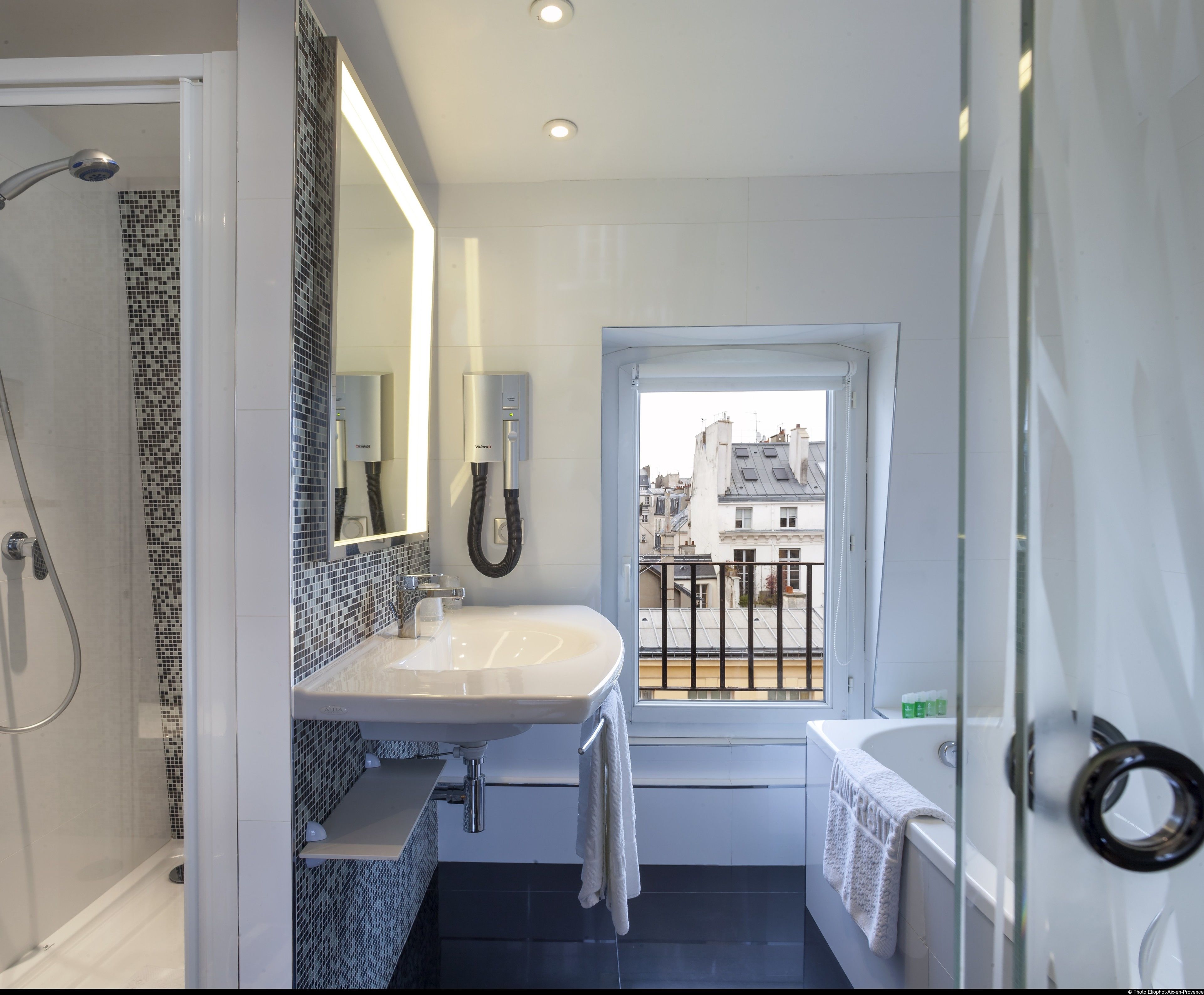 double or twin room, terrace | bathroom | shower, hair dryer, towels