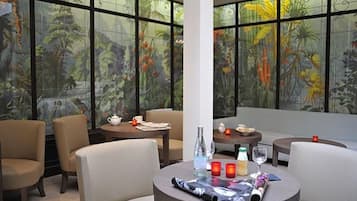 Petit déjeuner continental (15 EUR par personne)