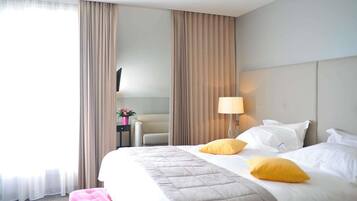 Minibar, in-room safe, desk, free WiFi