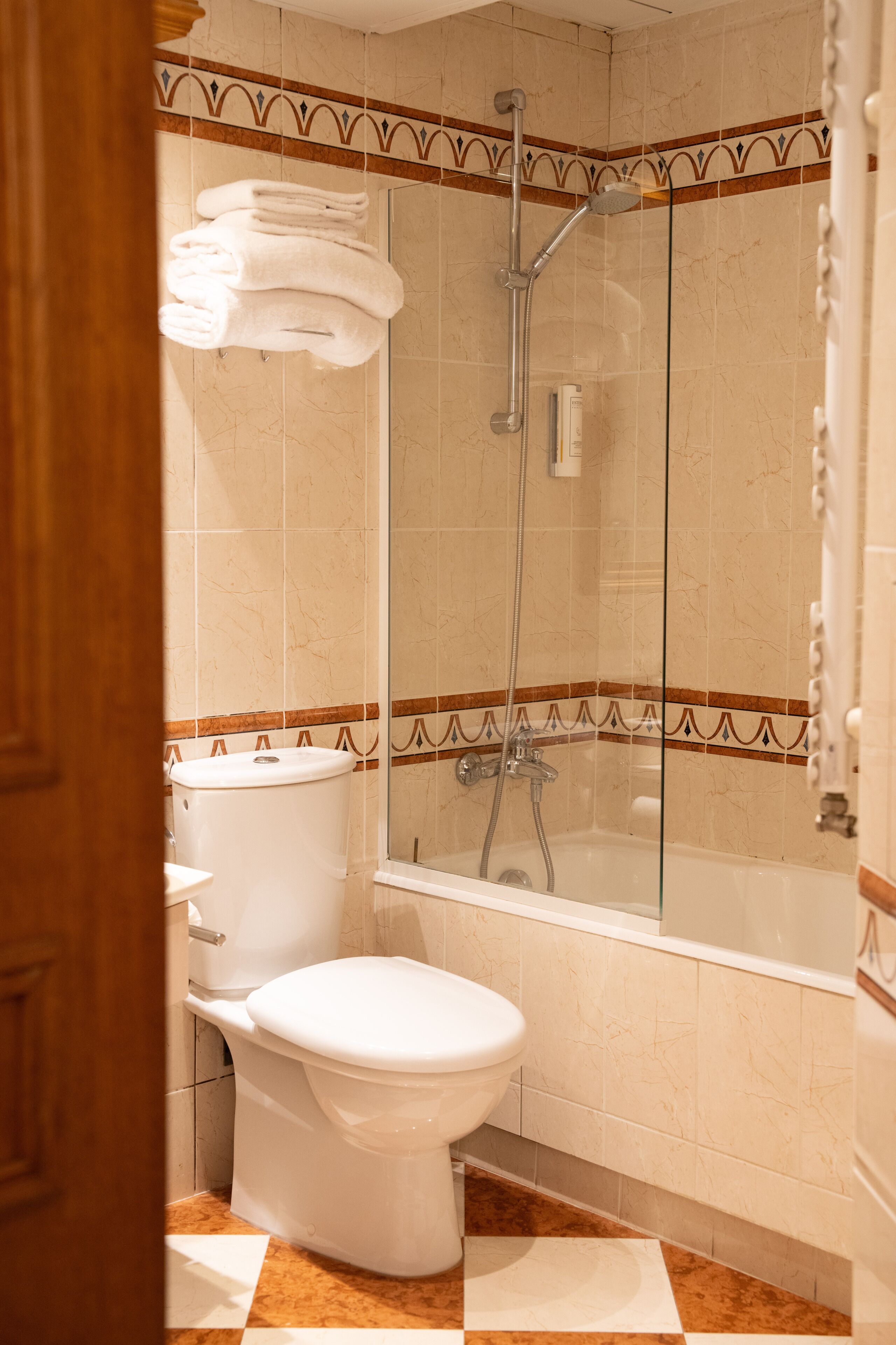 superior double room | bathroom | free toiletries, hair dryer, towels, soap