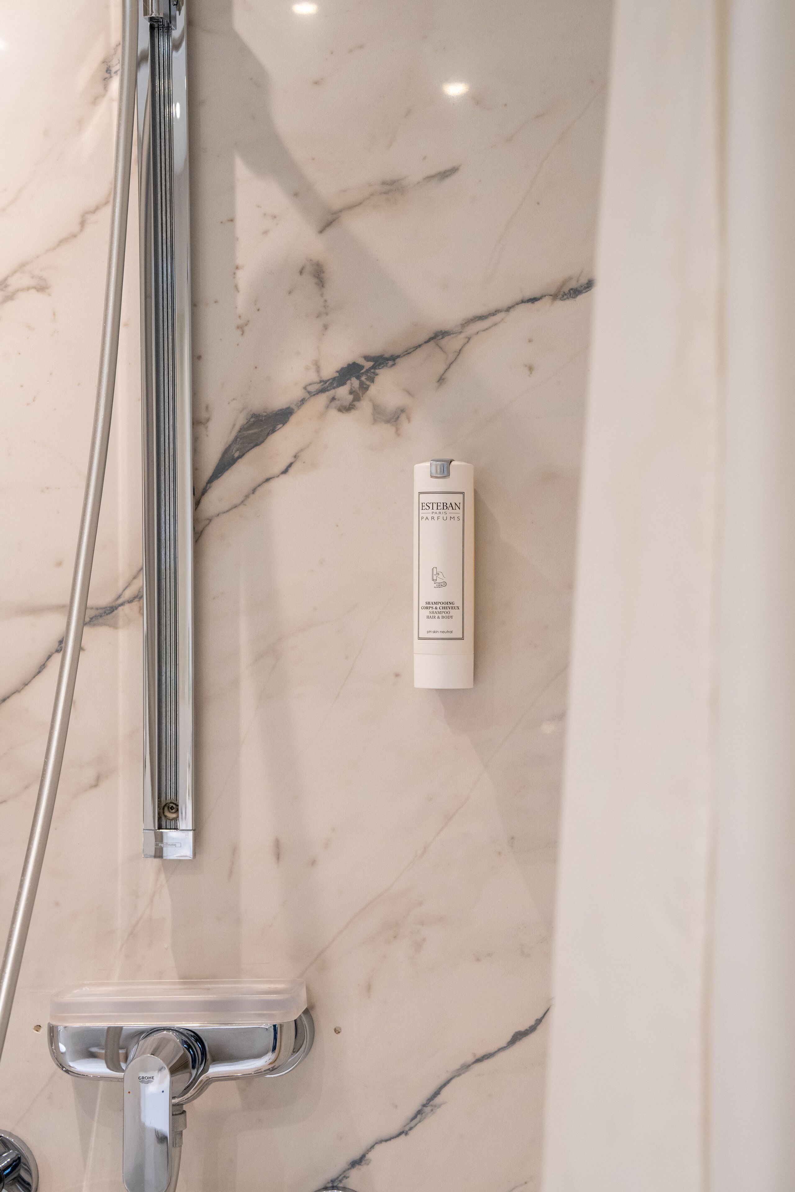 deluxe double room | bathroom | free toiletries, hair dryer, towels, soap