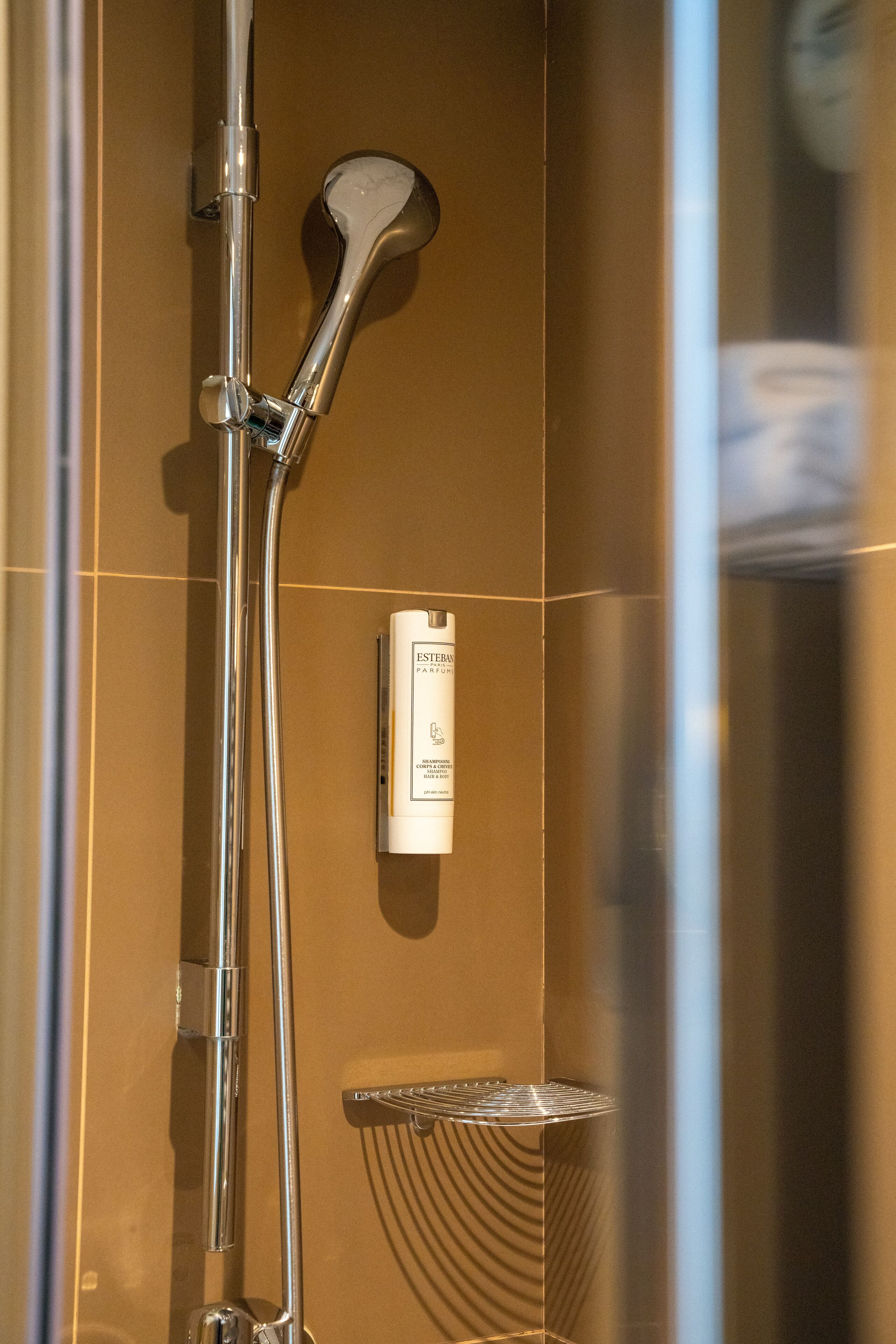 classic single room | bathroom | free toiletries, hair dryer, towels, soap