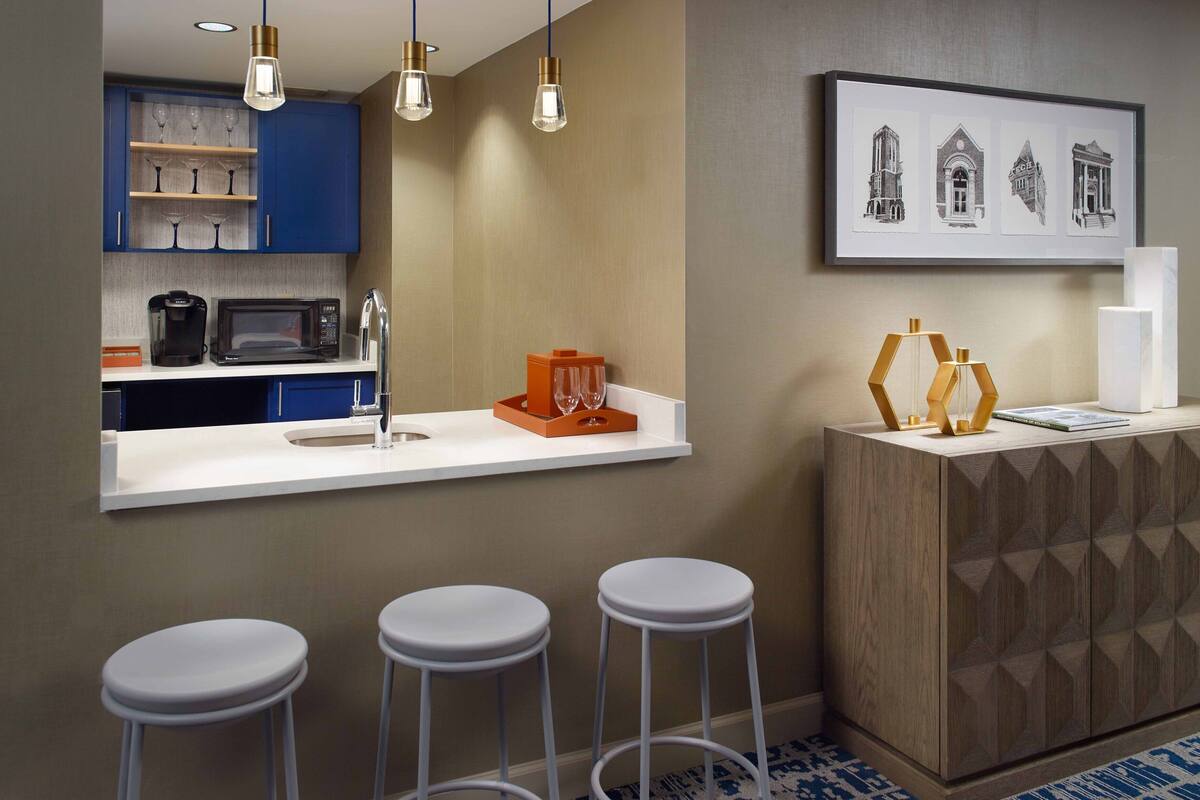 1 bedroom, premium bedding, in-room safe, desk