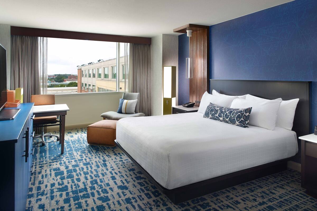 1 bedroom, premium bedding, in-room safe, desk