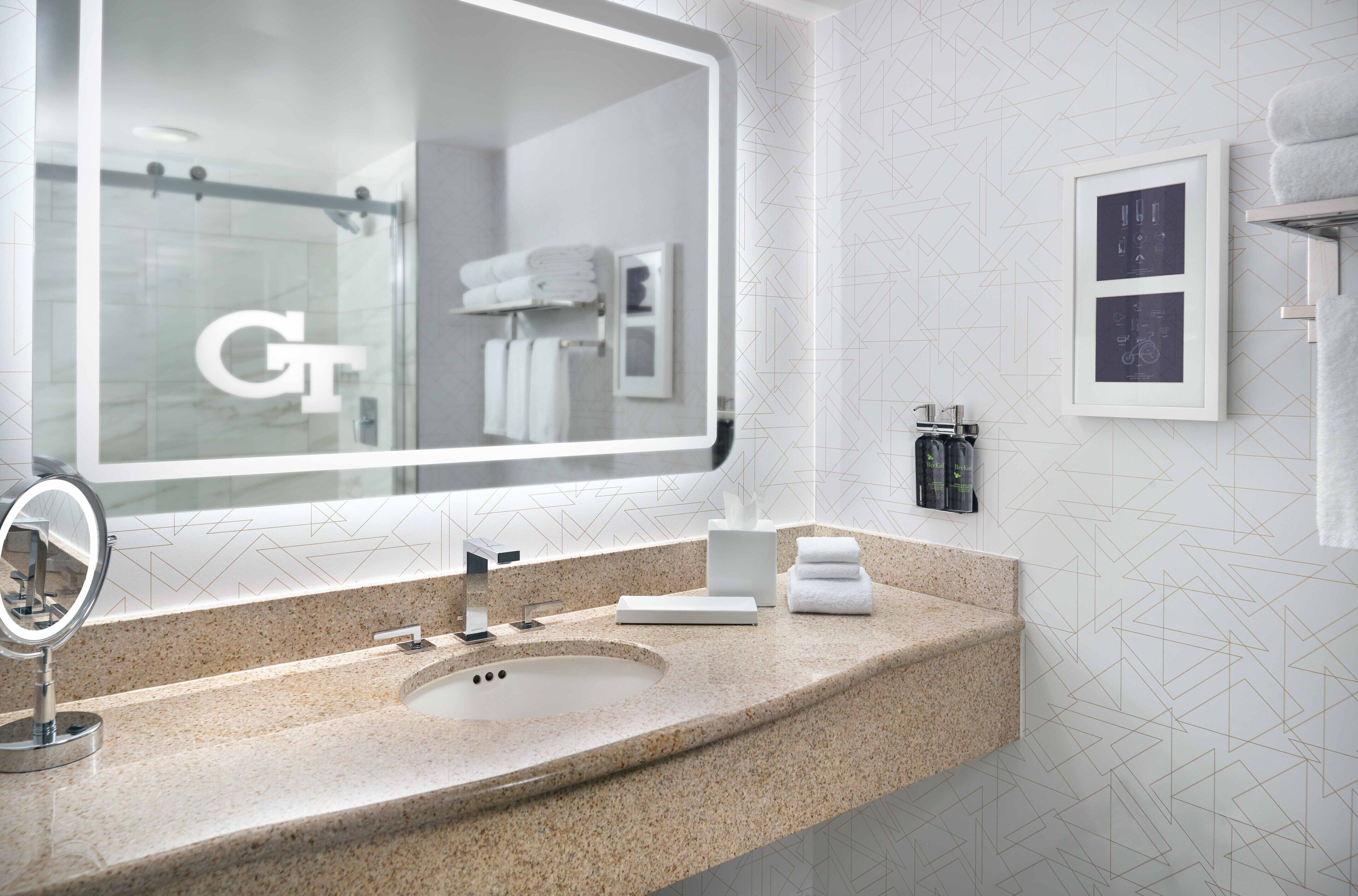 combined shower/bathtub, free toiletries, hair dryer, towels